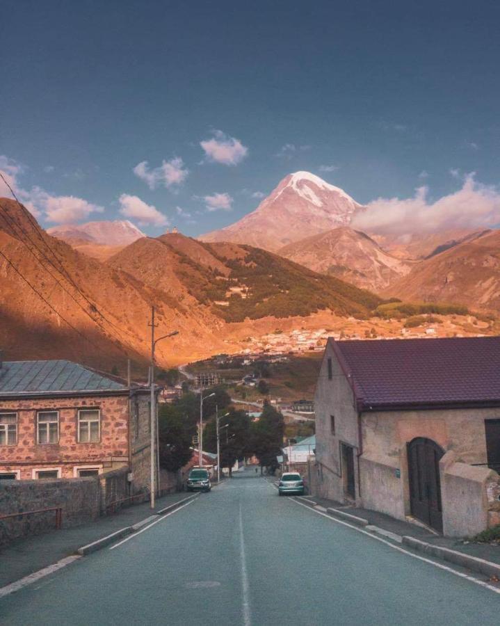Ineza'S Guest House Kazbegi Ngoại thất bức ảnh